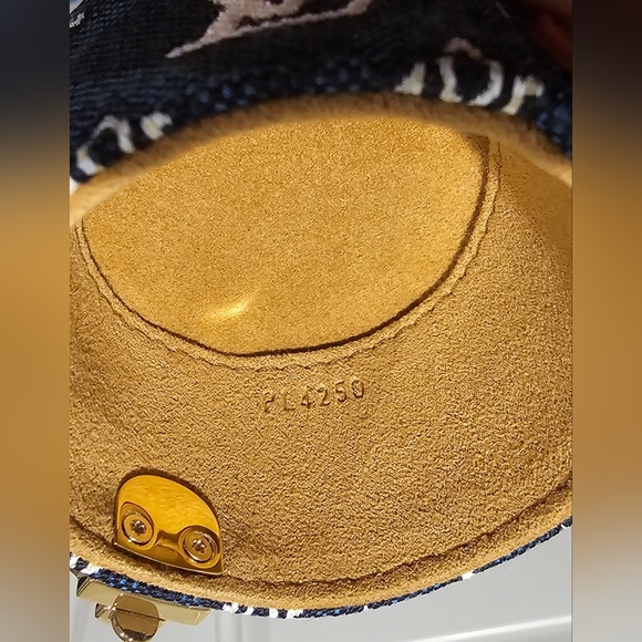 LOUIS VUITTON | Since 1854 100ML Travel Case - Picture 16 of 16